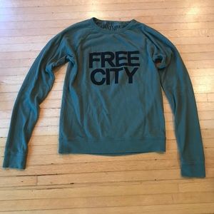NWOT bushjump FREECITY raglan pullover💚